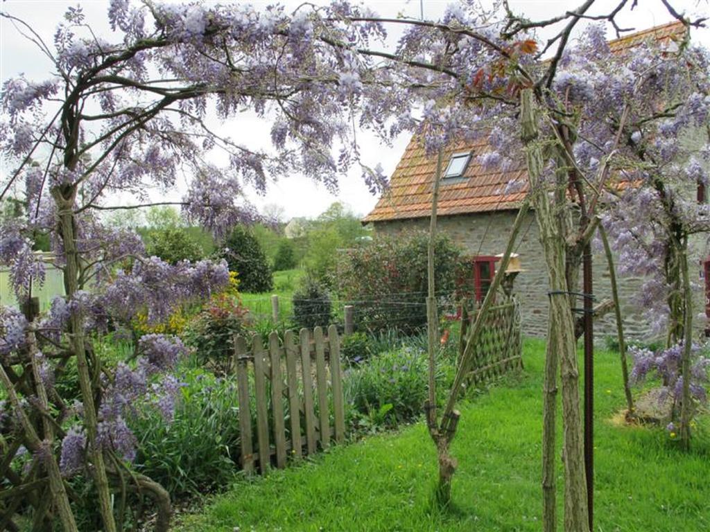 Les Sources Bed & Breakfast Poilley  Eksteriør bilde