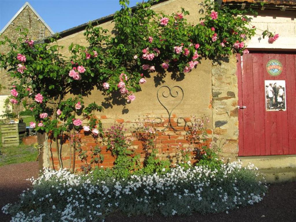 Les Sources Bed & Breakfast Poilley  Eksteriør bilde