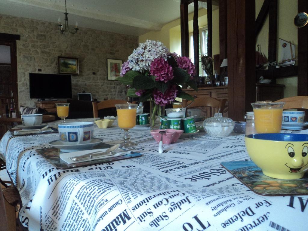 Les Sources Bed & Breakfast Poilley  Eksteriør bilde