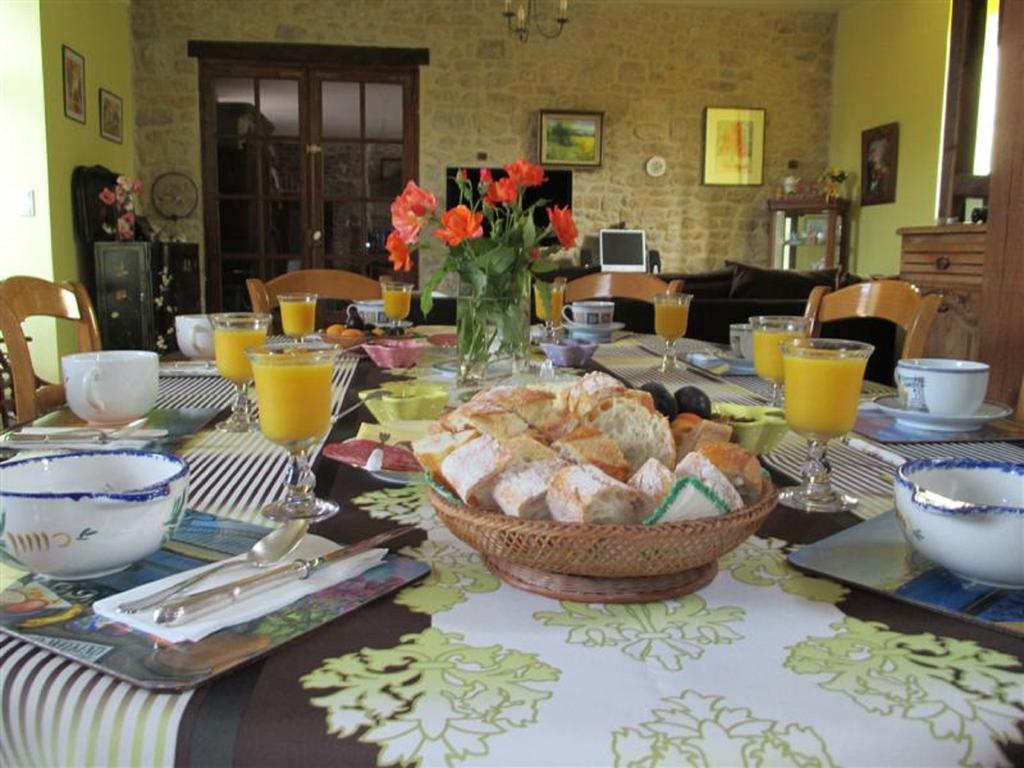 Les Sources Bed & Breakfast Poilley  Eksteriør bilde
