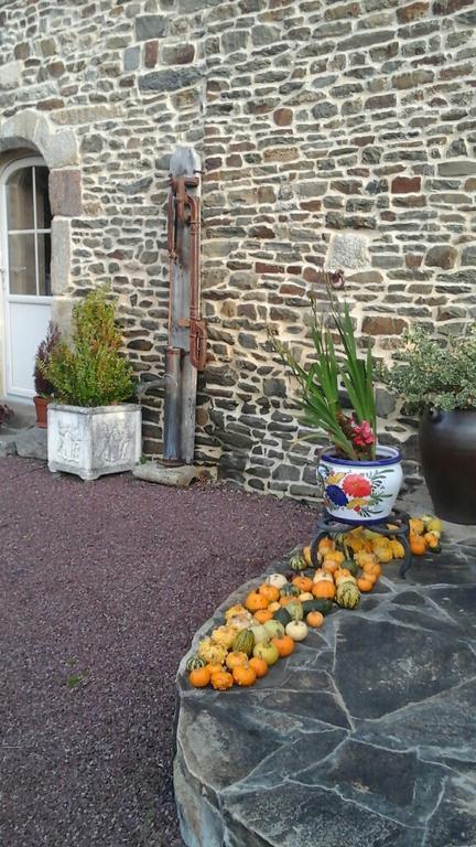 Les Sources Bed & Breakfast Poilley  Eksteriør bilde